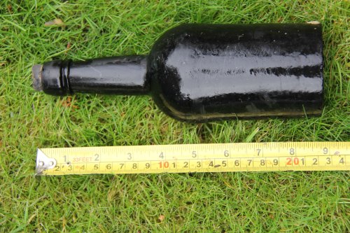 A resized image of MAS-D100133; Kent; Bottles; Image 3 of 3