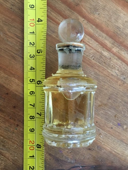 A resized image of MAS-D100080; Kent; Perfume Bottle; Image 2 of 2