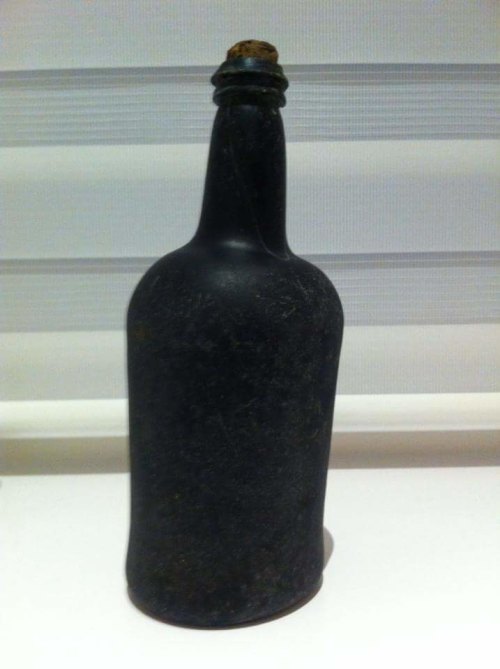 A resized image of MAS-O100028; Isle of Wight; bottle; 3 of 3